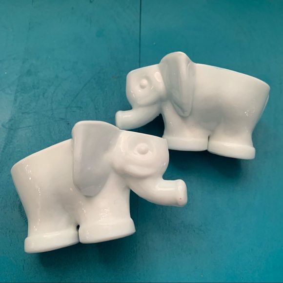 Vintage Milk Glass Elephant Ashtray Set
